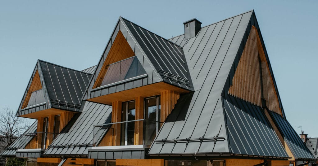 Balustrada całoszklana na listwie w sercu Tatr – realizacja w Zakopanem