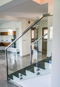 balustrada całoszklana na rotulach (7)