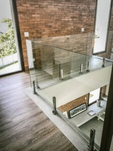 balustrada całoszklana na spigotach (1)