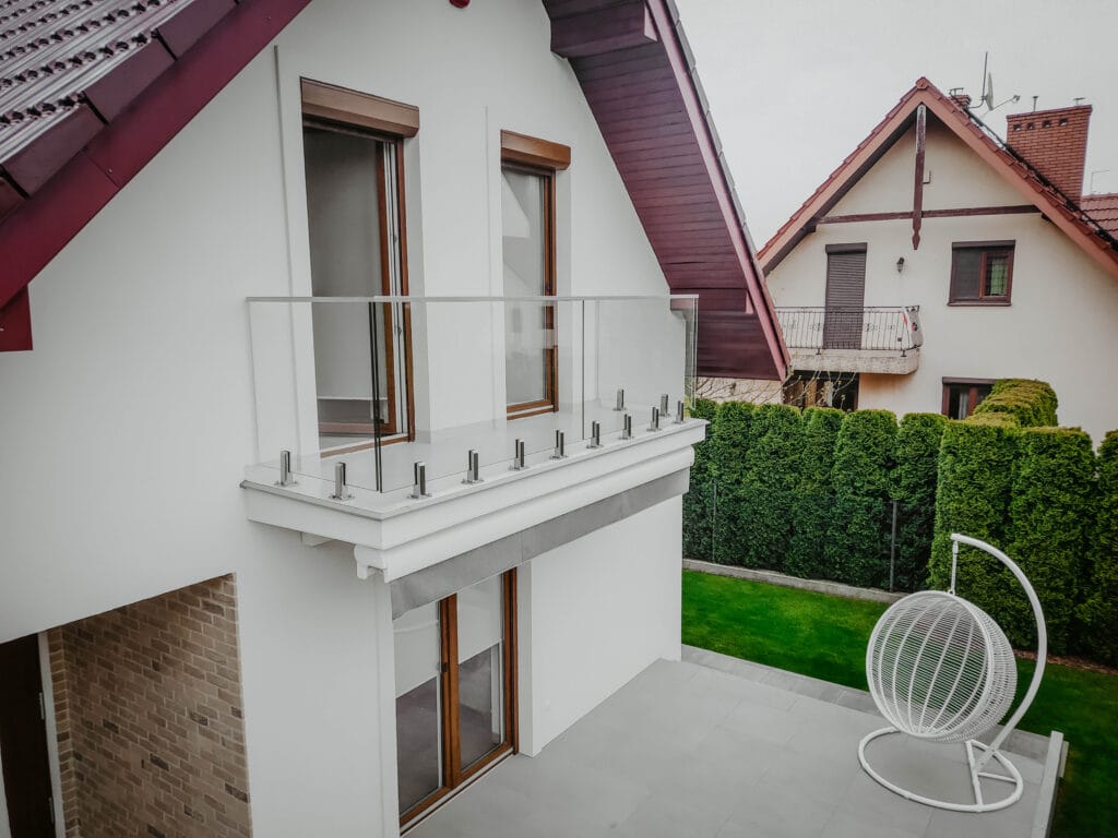Balustrada całoszklana na spigotach