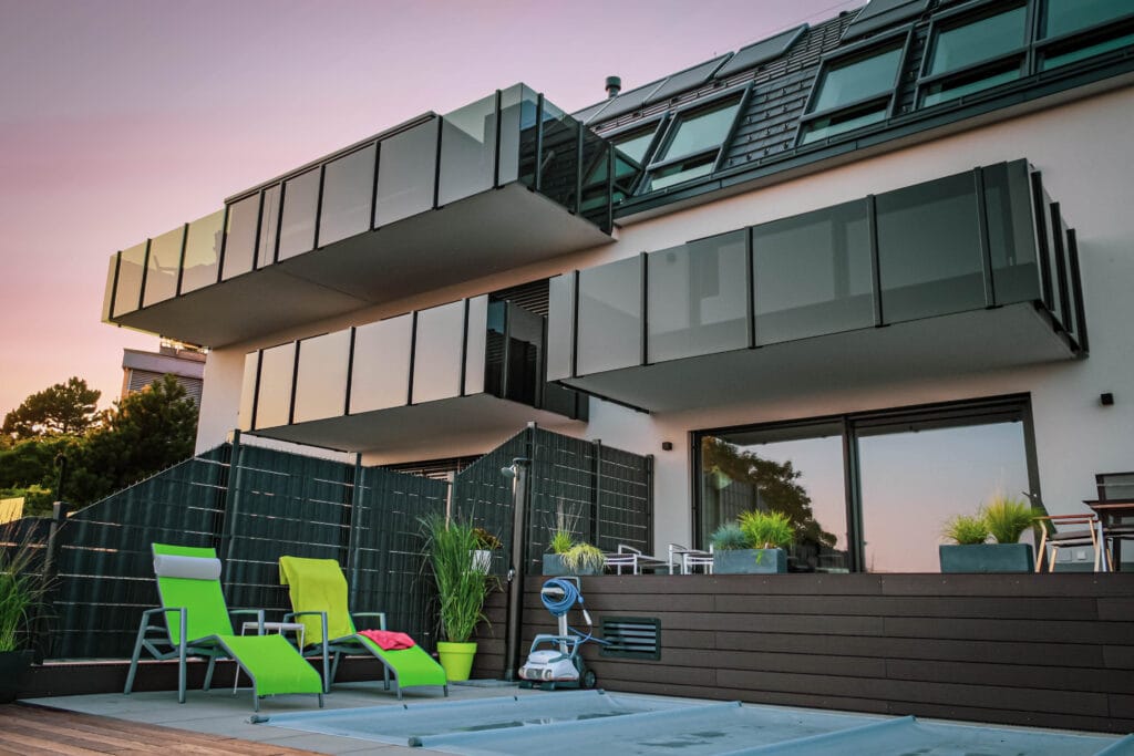 Balustrada szklana lakierowana