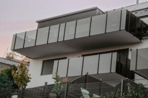 balustrada szklana lakierowana (21)