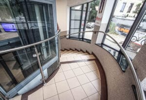 balustrada schodowa nierdzewna ze szkłem oraz poręcz schodowa 2