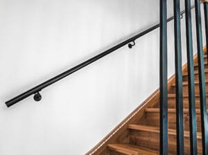 poręcz schodowa okrągla loft czarny realizacja