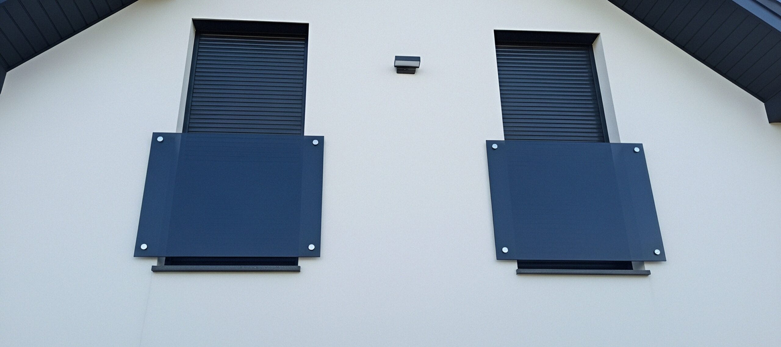 balkony francuszkie na rotulach z czarnym szkłem