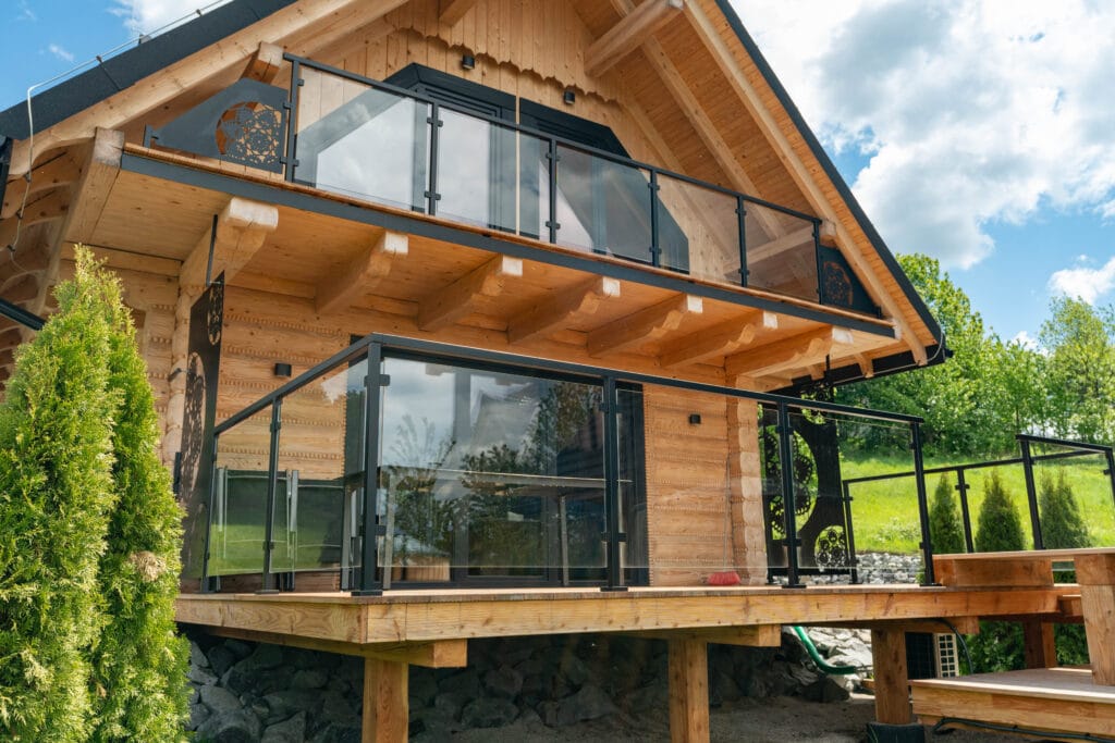 Balustrada szklana lakierowana