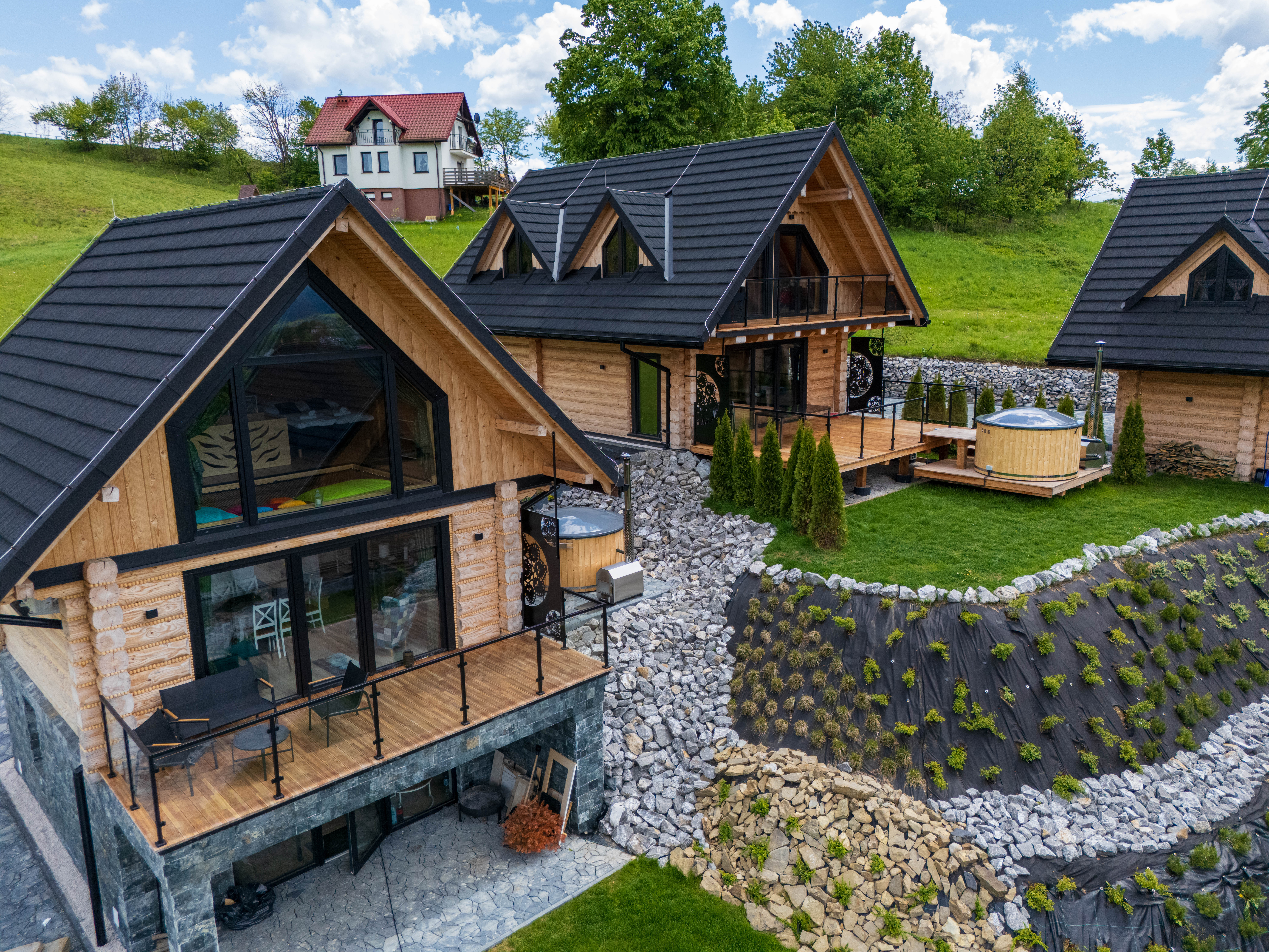 balustrada szklana na słupkach loftowych