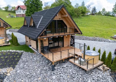 balustrada szklana w stylu loft z poręczą