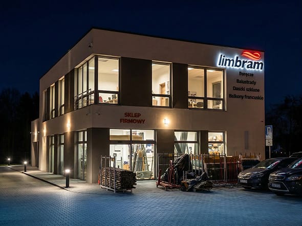 Limbram – producent balustrad szklanych, balustrad całoszklanych, balustrad systemowych, siedziba firmy w Limanowej