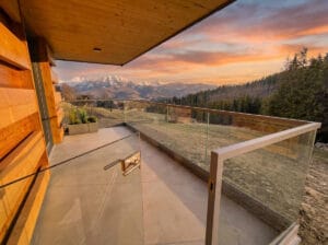 balustrada całoszklana na listwie realizacja w Zakopnae, balustrada zakopane