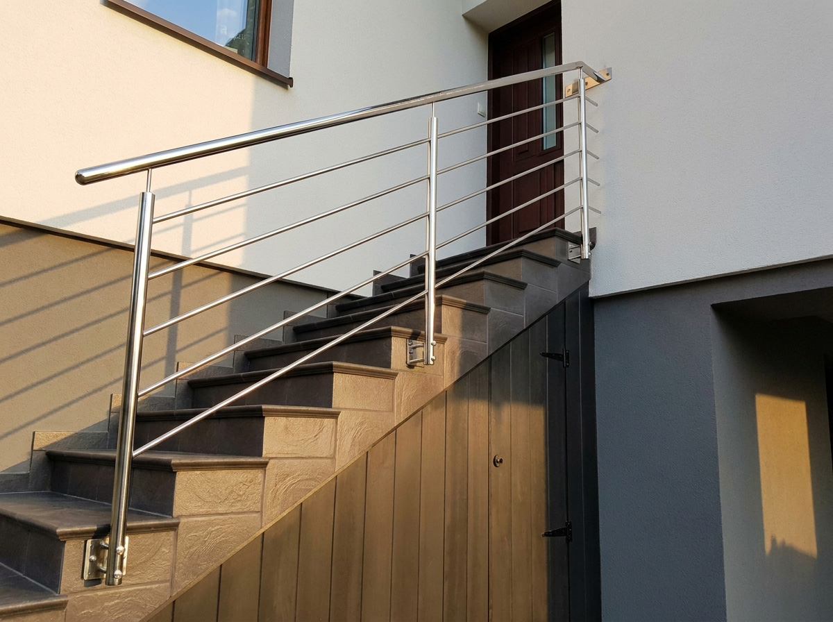 balustrada schodowa nierdzewna z montażem bocznym, balustrada na schody zewnętrzne